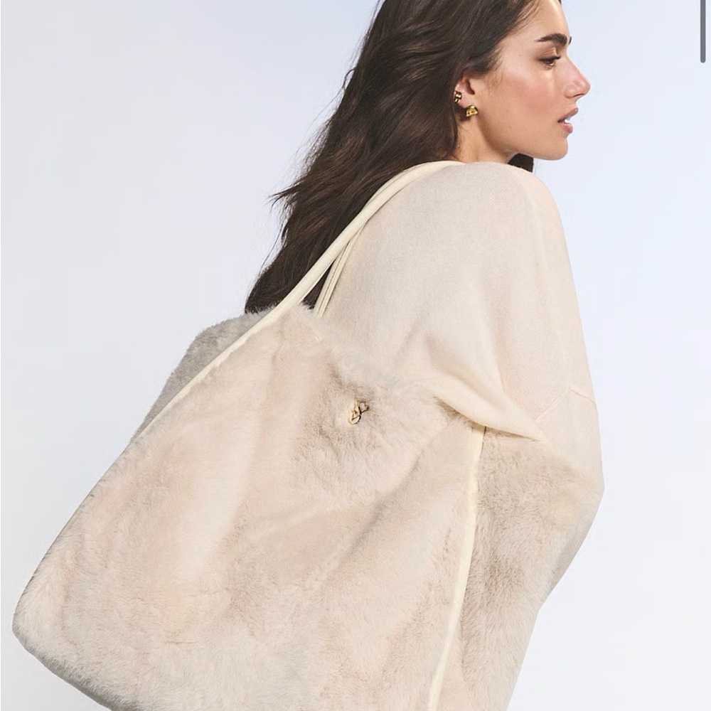 NWT Victorias Secret Cream Faux Fur Tote Bag - Picture 5 of 6